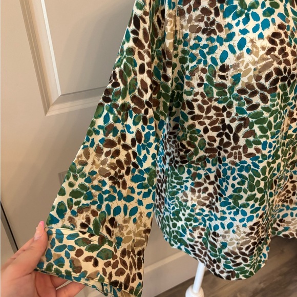 Christopher & Banks green and brown leaf patterned button down blouse size L - Picture 5 of 16